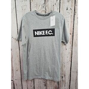 NIKE FC Mens‎ T Shirt Gray Crew Neck Short Sleeve Cotton The Nike Tee Size Small